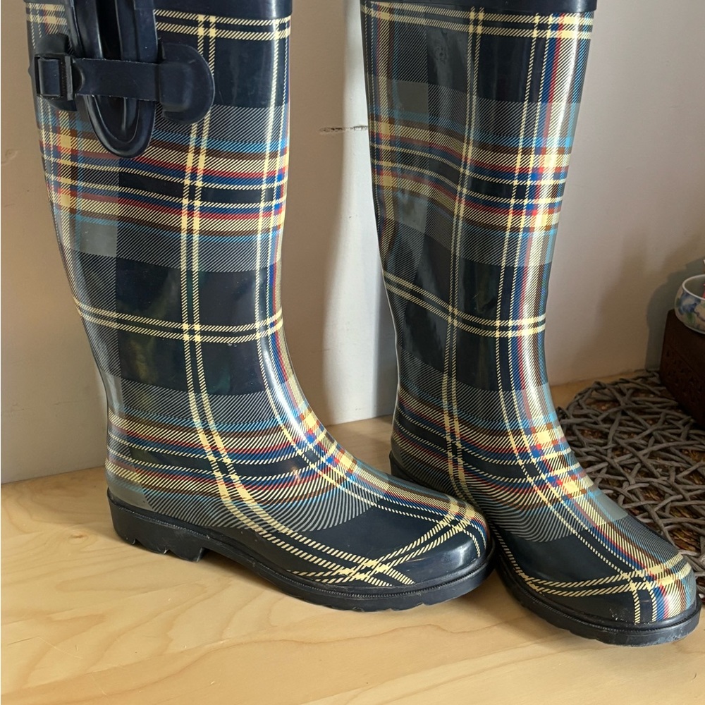High plaid rain boots 7.5 gently worn